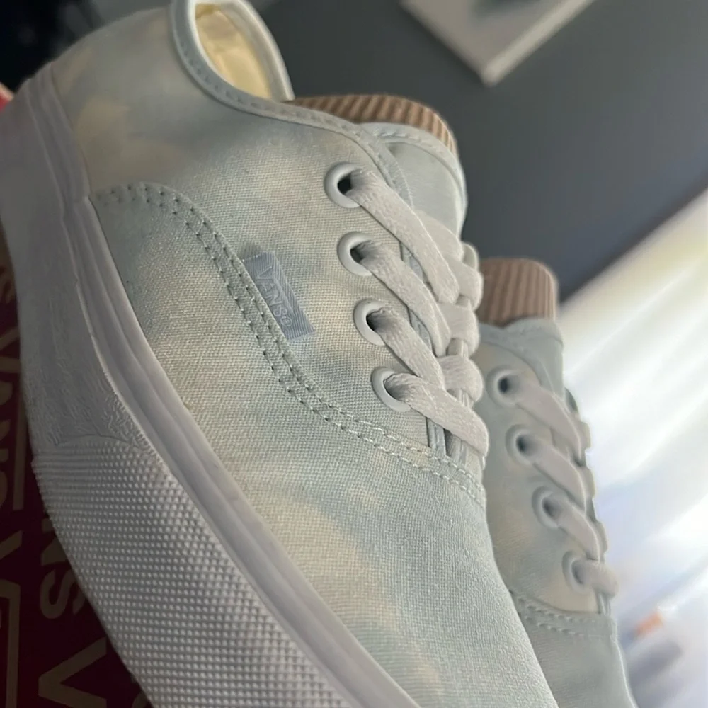 Vans - Picture 3 of 5